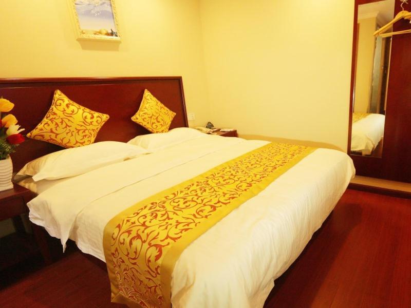 Greentree Inn Zhejiang Jiaxing West Zhongshan Road Vintage Car Building Express Hotel 외부 사진