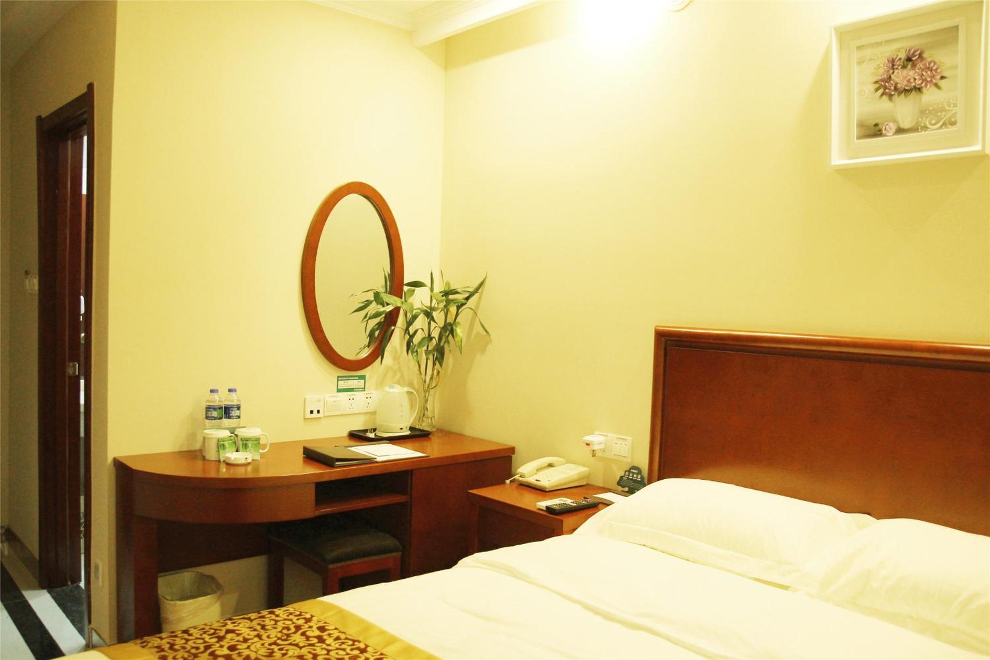 Greentree Inn Zhejiang Jiaxing West Zhongshan Road Vintage Car Building Express Hotel 외부 사진