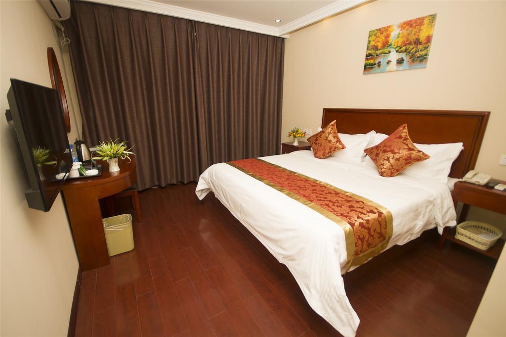 Greentree Inn Zhejiang Jiaxing West Zhongshan Road Vintage Car Building Express Hotel 외부 사진